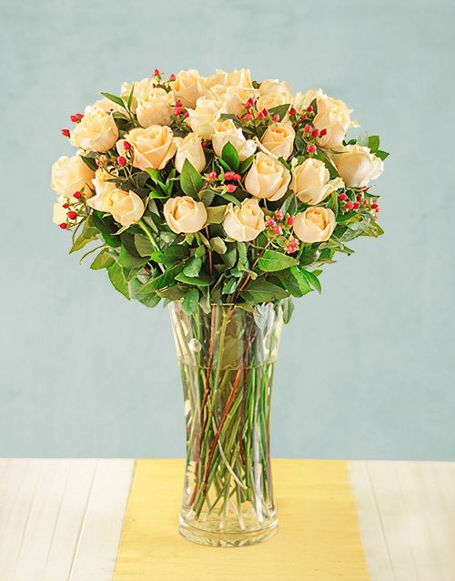 roses Cream Roses with Hypericum in Vase